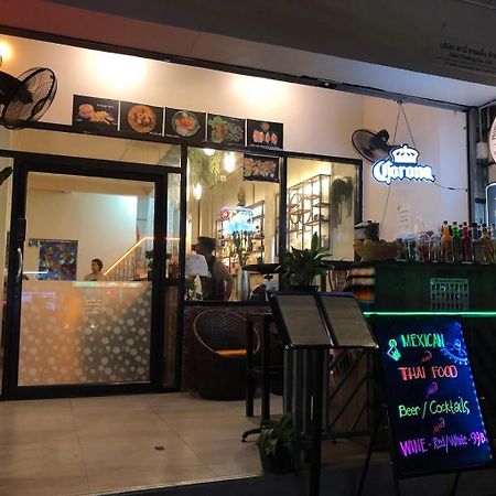 Butlers Wdh Hostel Bangkok Exterior photo