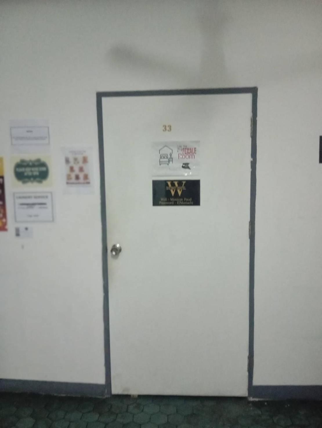 Butlers Wdh Hostel Bangkok Exterior photo