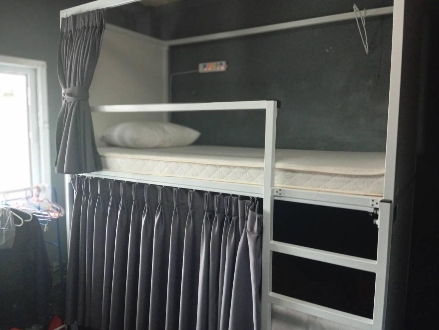Butlers Wdh Hostel Bangkok Exterior photo
